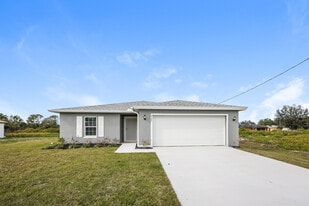 2747 Ponce De Leon Blvd in North Port, FL - Building Photo