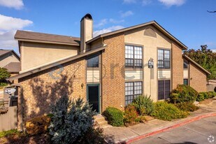 334 W Harwood Rd in Hurst, TX - Building Photo