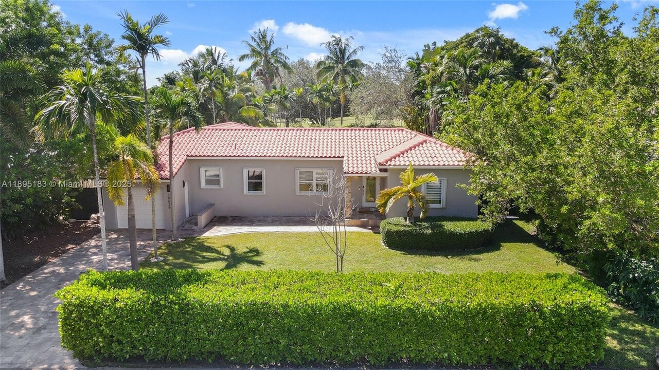 10626 NE 10th Ct in Miami Shores, FL - Building Photo