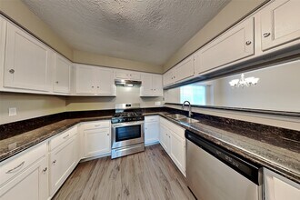 9906 Dornoch Dr in Houston, TX - Foto de edificio - Building Photo