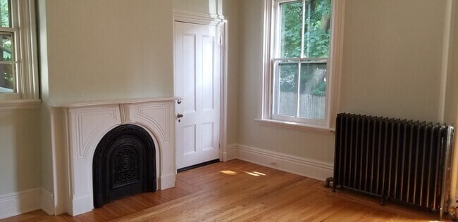 11 N Clover St, Unit 1 in Poughkeepsie, NY - Building Photo - Building Photo