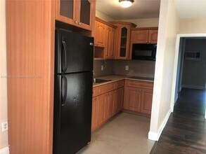 1860 Venice Park Dr in North Miami, FL - Building Photo - Building Photo