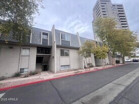 1010 E Osborn Rd in Phoenix, AZ - Building Photo