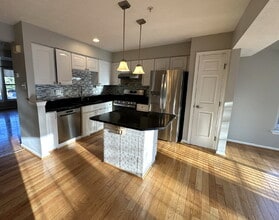 9817 Bayline Cir in Owings Mills, MD - Foto de edificio - Building Photo