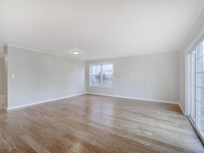 869 Mariposa Ct in Morganville, NJ - Building Photo - Building Photo