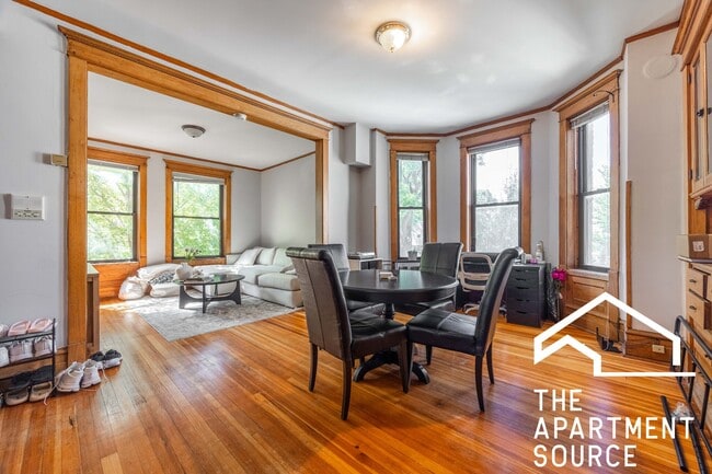 1356 W Barry Ave, Unit 2