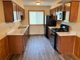 1960 Burton St SE in Grand Rapids, MI - Building Photo