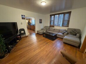 26 Greylock Rd, Unit 2 in Boston, MA - Foto de edificio - Building Photo