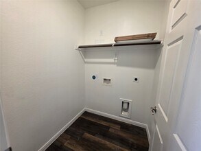 6119 Lacey Oak Dr in Hitchcock, TX - Building Photo - Building Photo