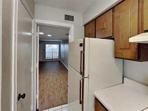 931 Roaring Springs Rd in Fort Worth, TX - Building Photo - Building Photo