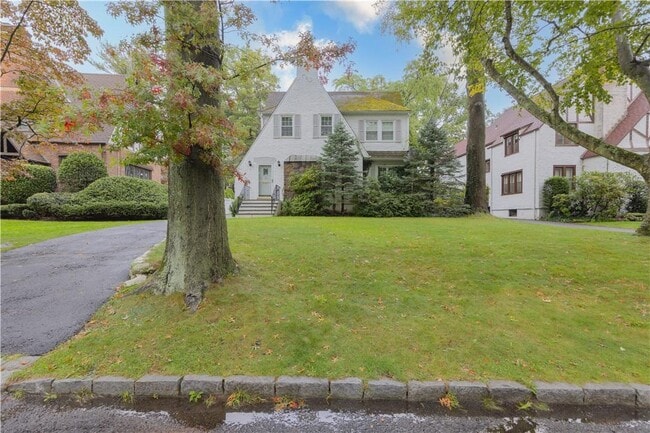 7 Carthage Ln in Scarsdale, NY - Building Photo - Building Photo