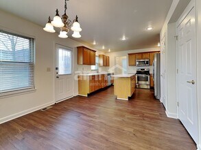 8400 Woodcreek Dr in Florence, KY - Building Photo - Building Photo