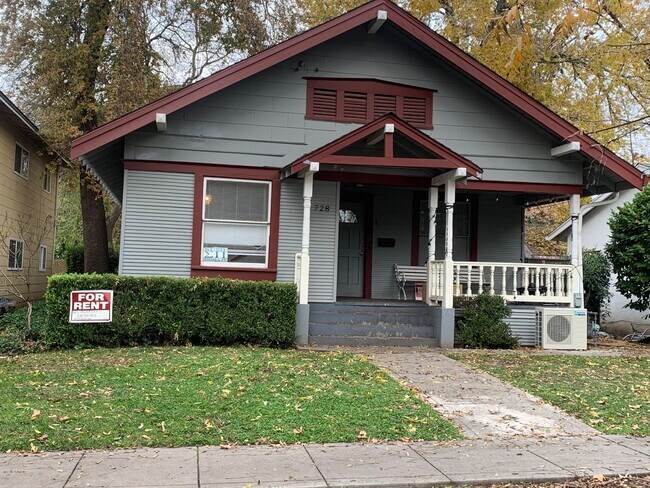 728 W 3rd St in Chico, CA - Building Photo - Building Photo