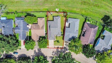 2029 Highland Hills Dr in Sugar Land, TX - Building Photo - Building Photo