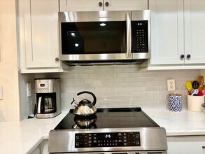 242 Village Blvd in Tequesta, FL - Building Photo - Building Photo
