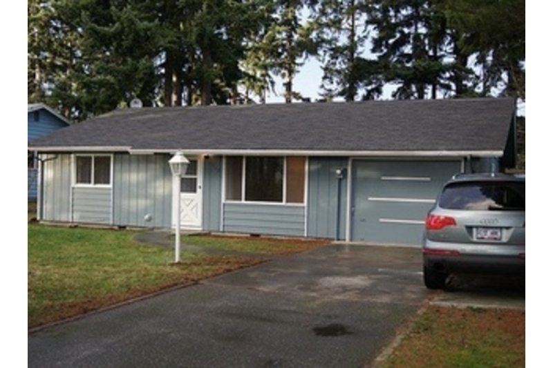 1112 Ridgeway Dr in Oak Harbor, WA - Building Photo