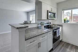 Woodlee Terrace Apartments in Woodbridge, VA - Building Photo - Interior Photo