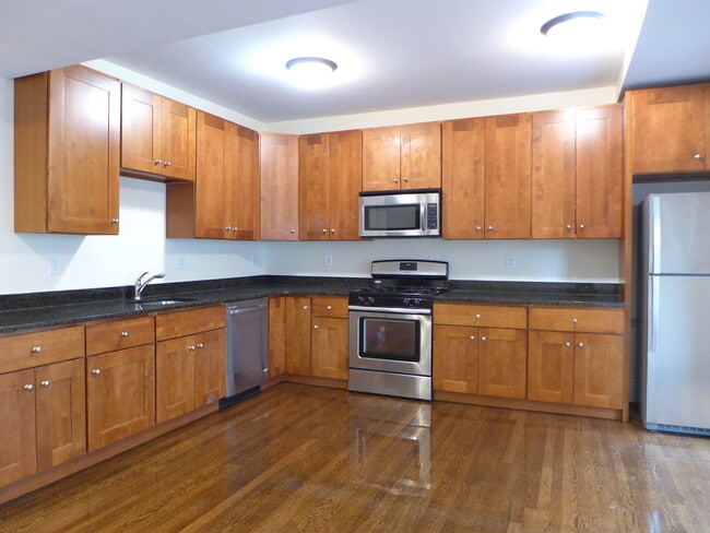 27 Boulevard Ter, Unit 2 in Boston, MA - Foto de edificio - Building Photo