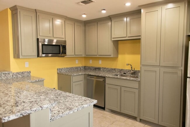 4938 Blue Water Cir in Granbury, TX - Building Photo - Building Photo