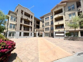 7291 N Scottsdale Rd in Paradise Valley, AZ - Foto de edificio - Building Photo