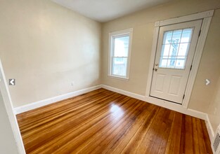 26 Taft St, Unit #2 in Boston, MA - Building Photo - Building Photo