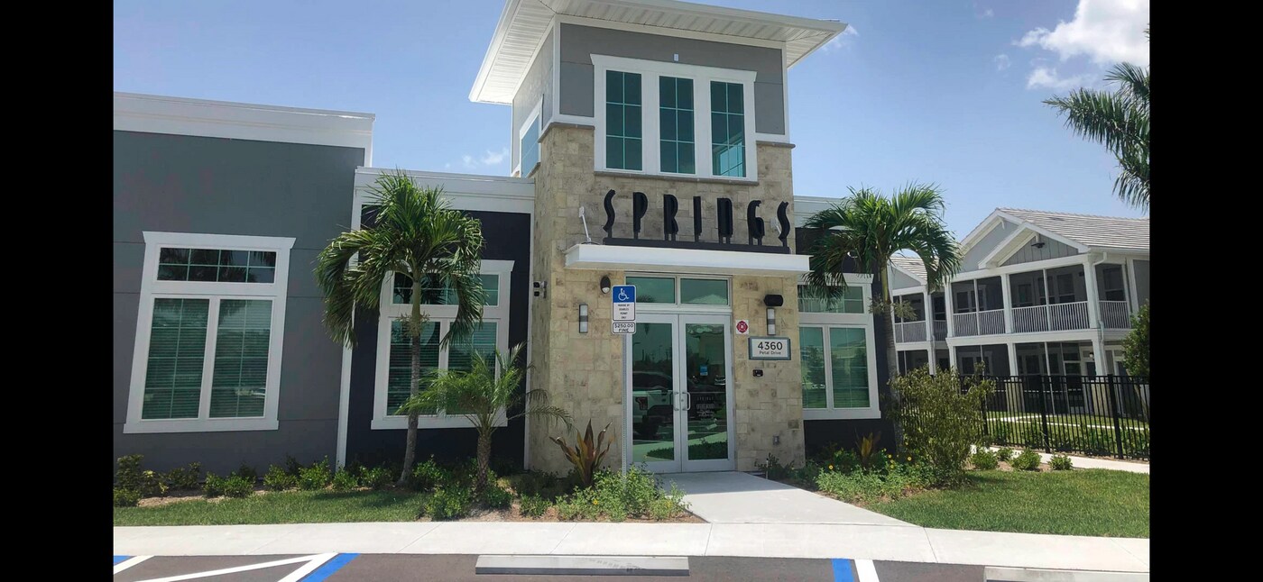 1555 Mayowood Cir in Melbourne, FL - Building Photo