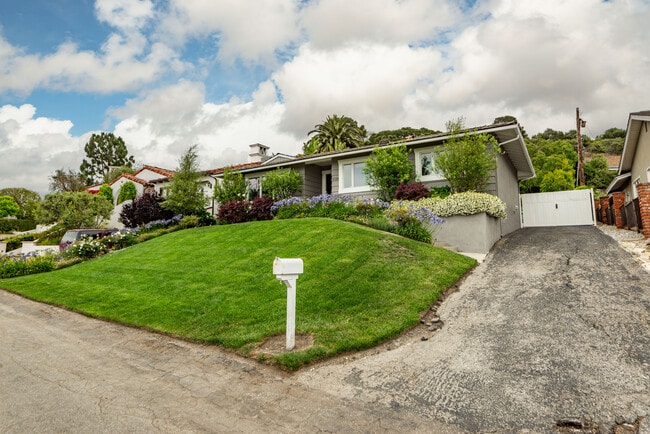 property at 2124 Vía Rivera