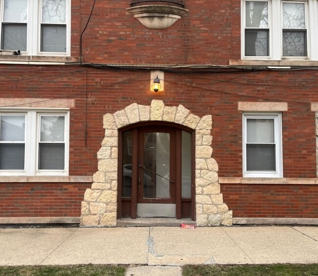5202 W Schubert Ave in Chicago, IL - Building Photo - Building Photo