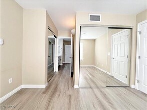 8070 W Russell Rd in Las Vegas, NV - Building Photo - Building Photo