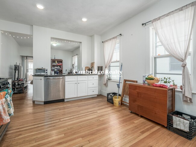 99 2nd St, Unit 1A in Medford, MA - Building Photo - Building Photo