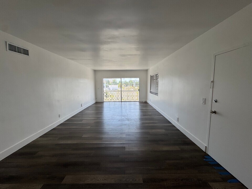9700 E Bay Harbor Dr in Bay Harbor Islands, FL - Building Photo
