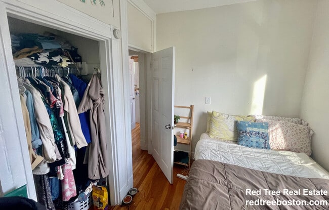 10 Houghton St, Unit 2 in Somerville, MA - Building Photo - Building Photo