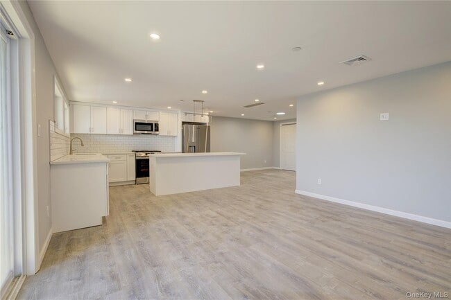 46 Kentucky St in Long Beach, NY - Building Photo - Building Photo