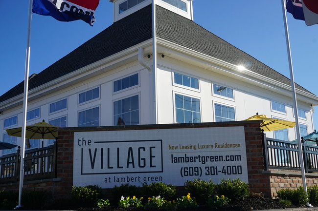 The Village at Lambert Green in Trenton, NJ - Foto de edificio - Building Photo