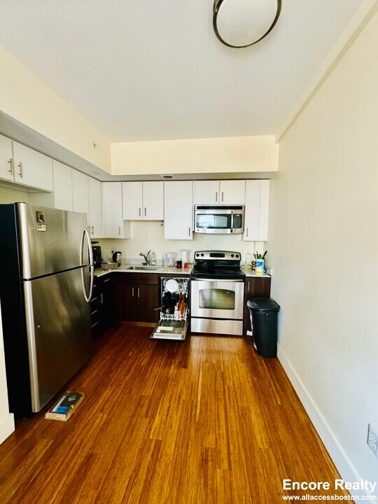 8 Winter St, Unit 701 in Boston, MA - Building Photo