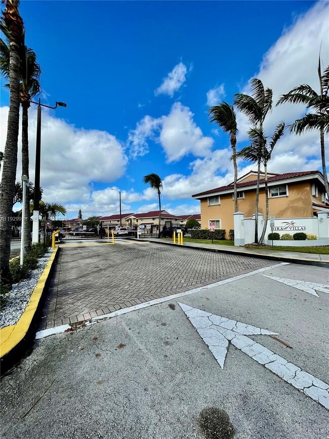 562 NW 82nd Pl in Miami, FL - Building Photo - Building Photo