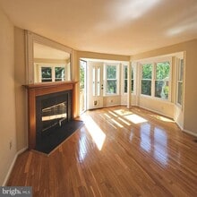 5911 Sir Cambridge Way in Alexandria, VA - Building Photo - Building Photo