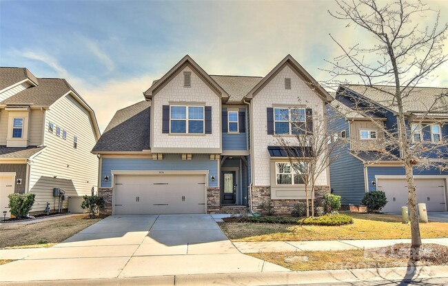 1036 Easley St in Waxhaw, NC - Foto de edificio - Building Photo