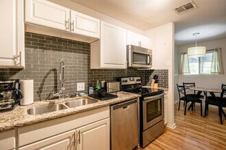 2603 Parker Ln in Austin, TX - Building Photo - Building Photo