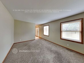 330 Bayberry Ct in West Chicago, IL - Building Photo - Building Photo