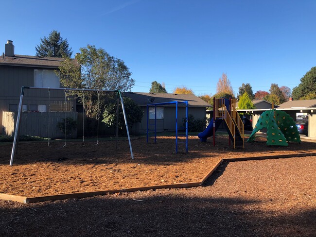 North Park Apartments in Salem, OR - Building Photo - Building Photo