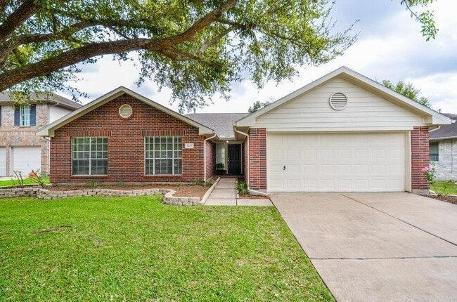 property at 1405 Manor Dr