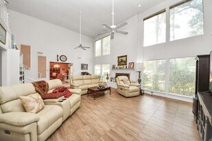 17 Winged Foot Dr in Conroe, TX - Building Photo