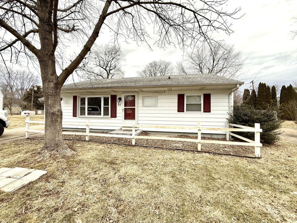 11 Laurel Ct in Jacksonville, IL - Building Photo