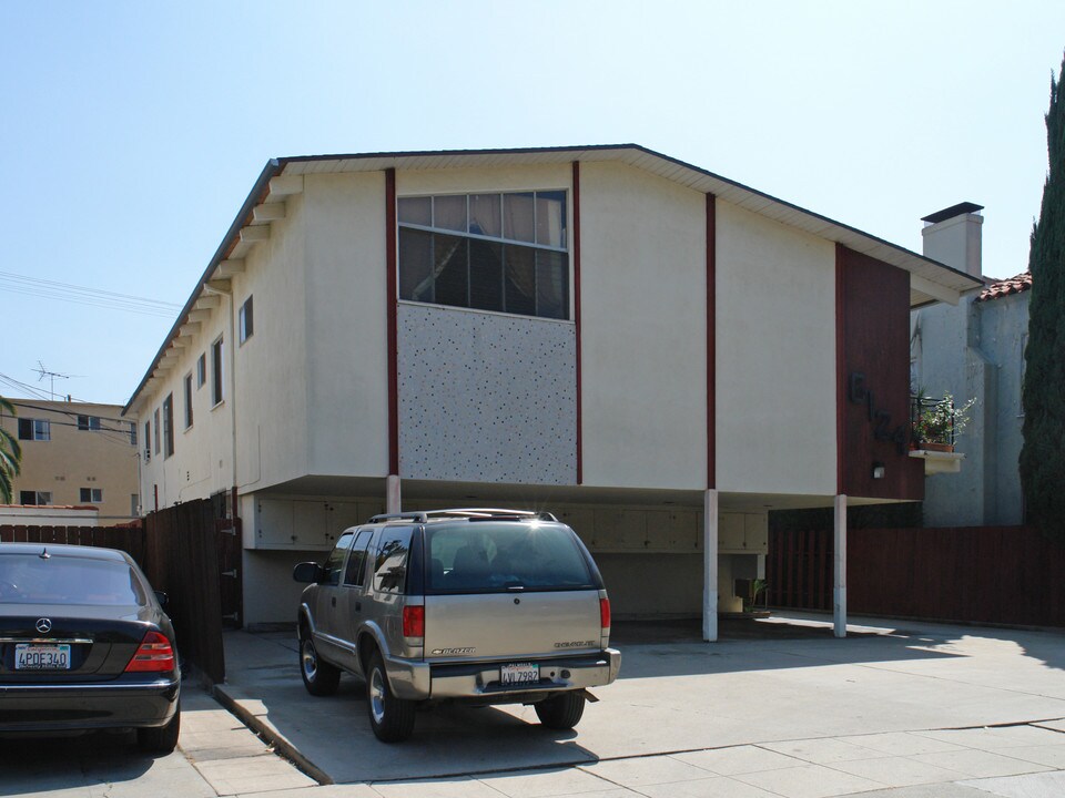 6124 Alcott St in Los Angeles, CA - Building Photo