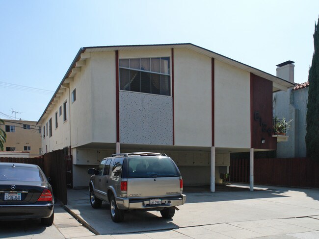 1211 S Crescent Heights Blvd in Los Angeles, CA - Foto de edificio - Building Photo
