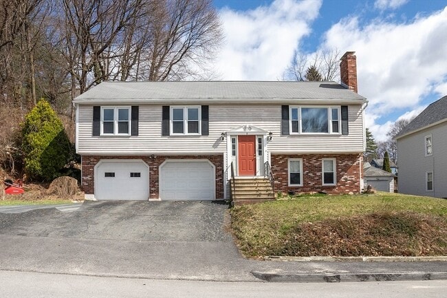 8 Minthorne St in Worcester, MA - Foto de edificio - Building Photo