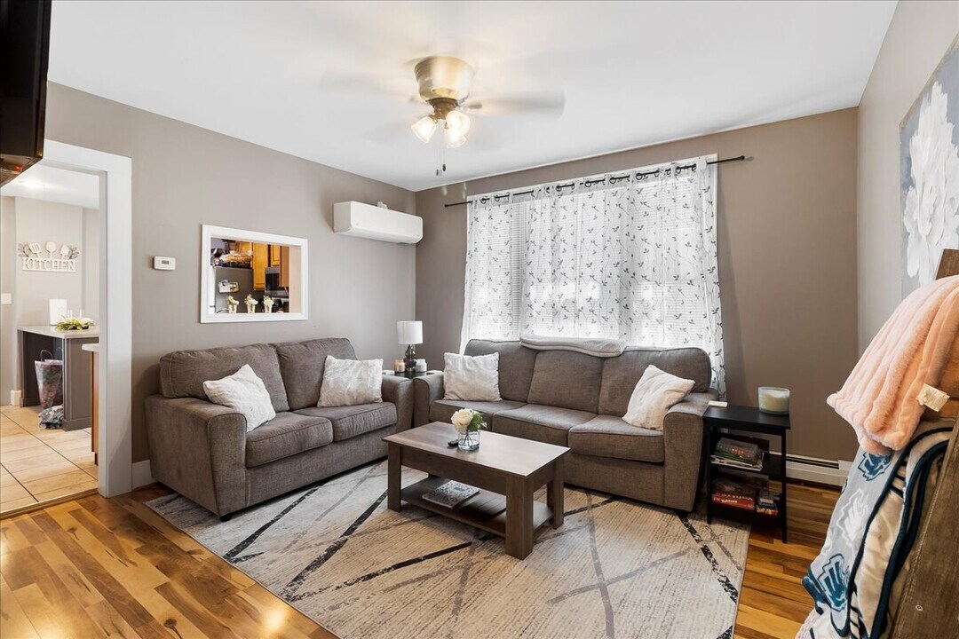 39 Hudson St, Unit Karla Dubrule in South Glens Falls, NY - Foto de edificio