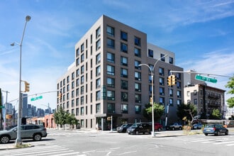 44-72 11th St in Long Island City, NY - Building Photo - Building Photo