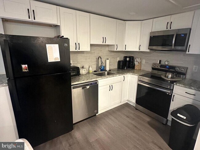 1054 Avenue B in Langhorne, PA - Building Photo - Building Photo